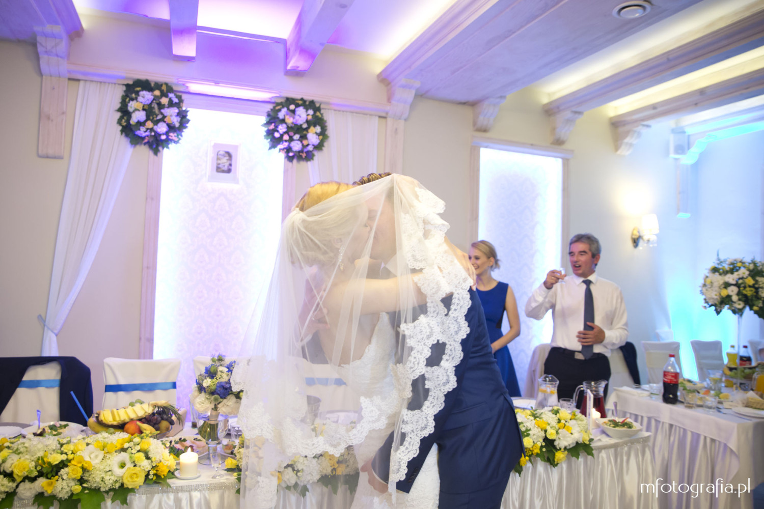 Pocałunek Młodej Pary na weselu